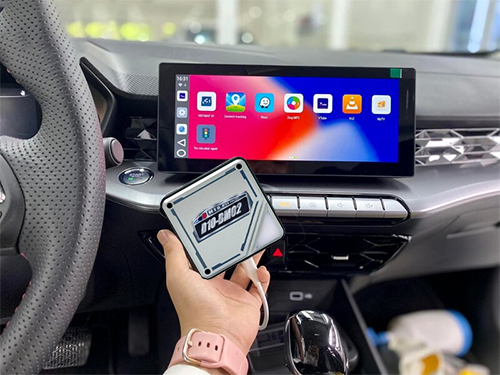 Android Box cho BMW X3 xDrive30i M Sport có gắn sim 4G hỗ trợ giải trí.