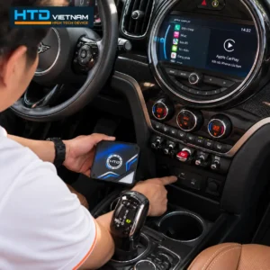 Android Box HTD D10 Pro cắm vào cổng USB của MINI Countryman