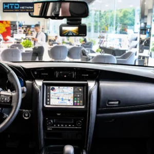 Camera hành trình phía trước dán trên kính lái Toyota Fortuner trong bộ HTD D15 Ultra ADAS
