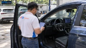 Kỹ thuật viên HTD kiểm tra khả năng tương thích Android Box trên từng mẫu xe