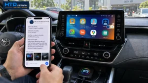 Khách hàng gửi thông tin xe, model Android Box và hình ảnh lỗi cho bộ phận hỗ trợ kỹ thuật HTD khi kết nối CarPlay chưa hoạt động.